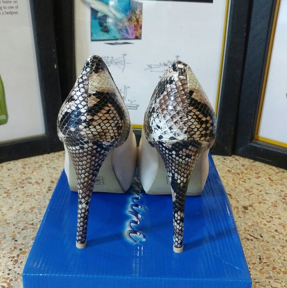 Snake Print High Heels - Picture 3 of 4